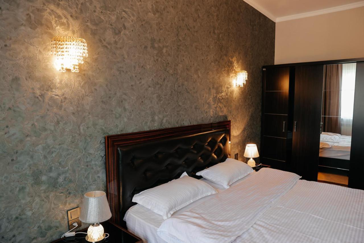Grand Hotel Bishkek Esterno foto