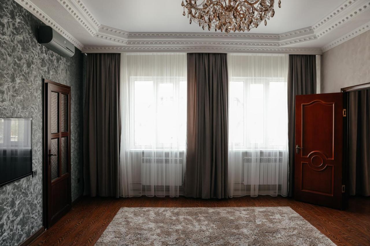 Grand Hotel Bishkek Esterno foto